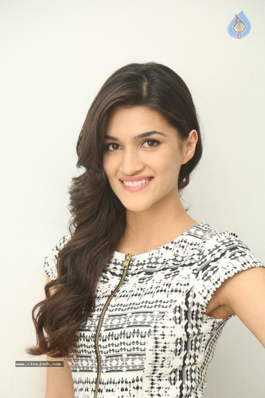 Kriti Sanon Latest Photos - 21 / 63 photos