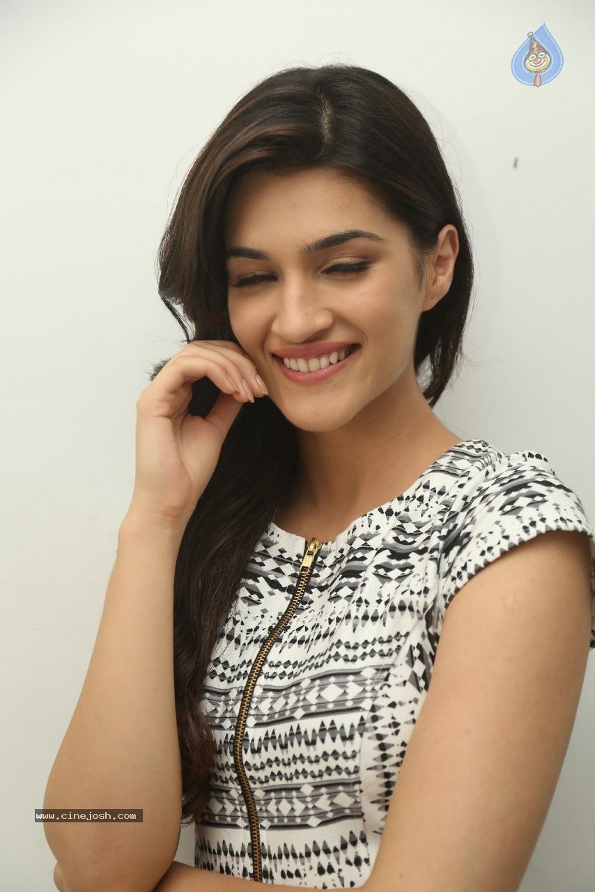 Kriti Sanon Latest Photos - 30 / 63 photos