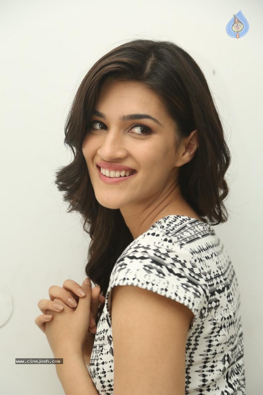 Kriti Sanon Latest Photos - 39 / 63 photos