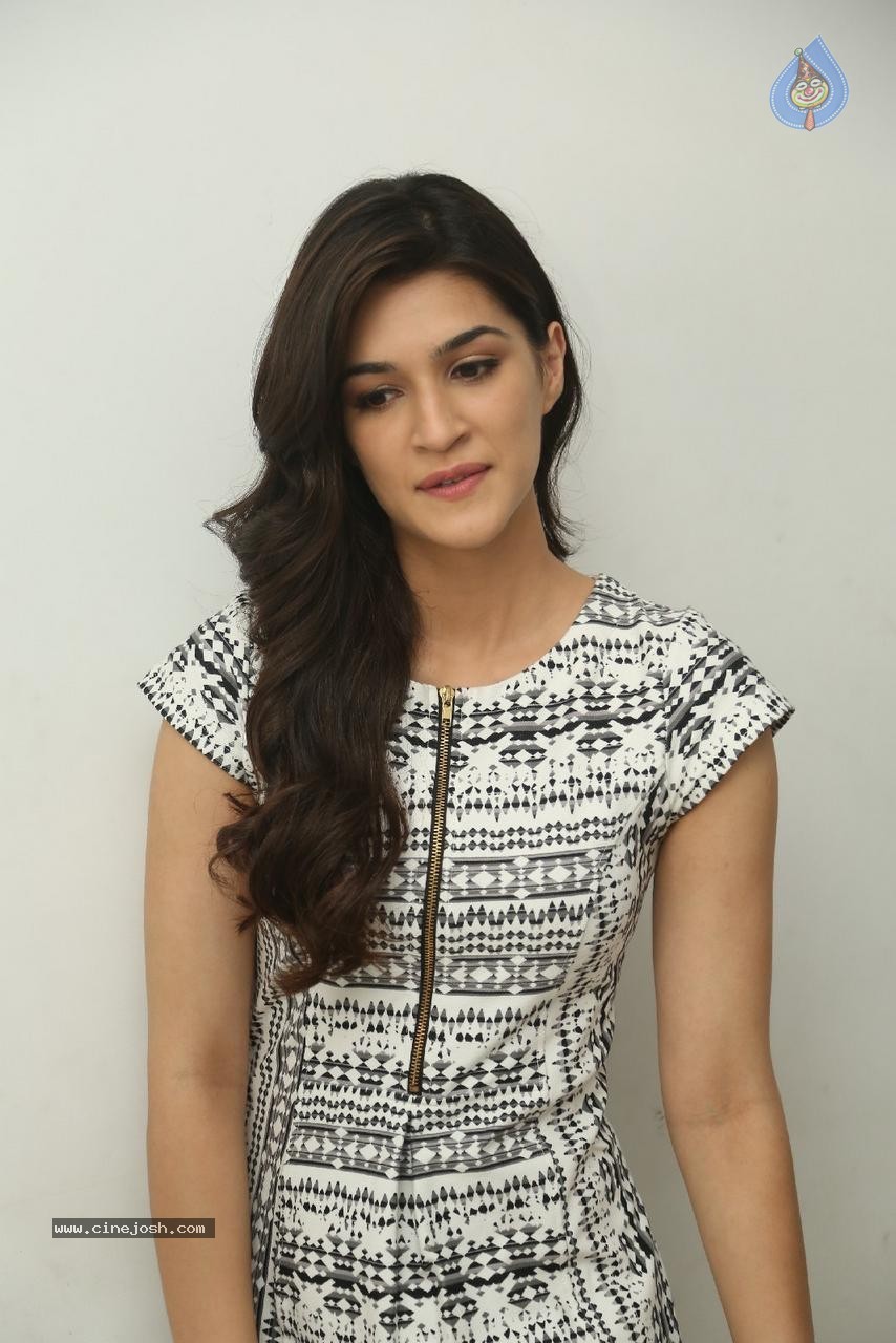 Kriti Sanon Latest Photos - 40 / 63 photos