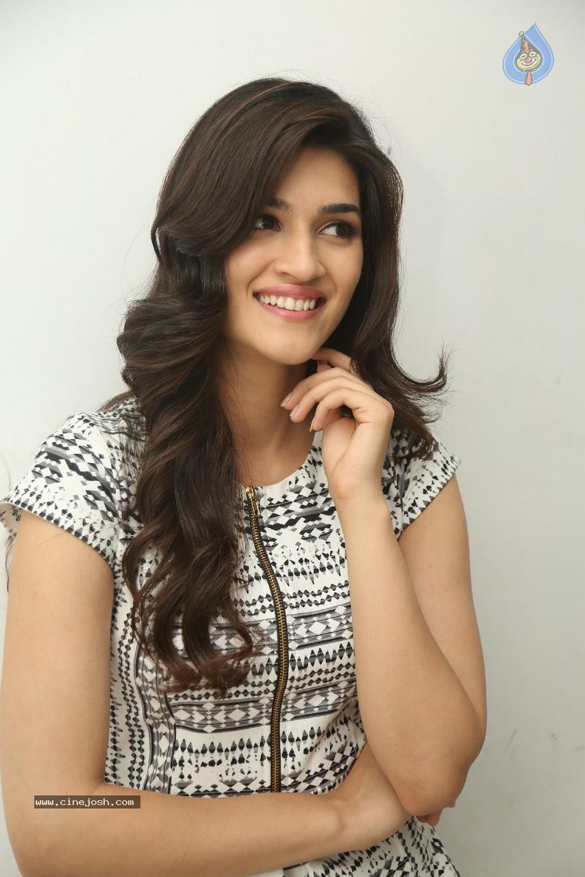 Kriti Sanon Latest Photos - 41 / 63 photos