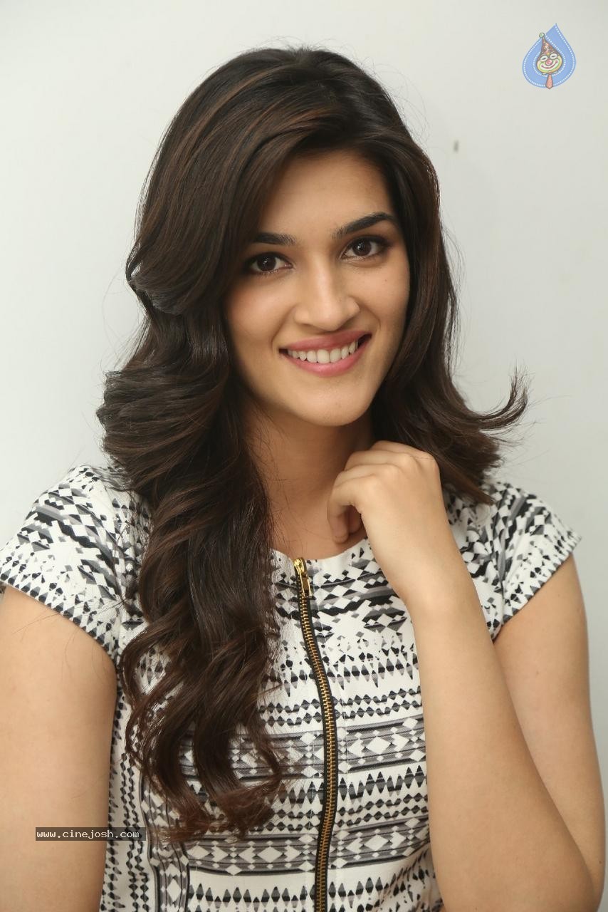 Kriti Sanon Latest Photos - 42 / 63 photos