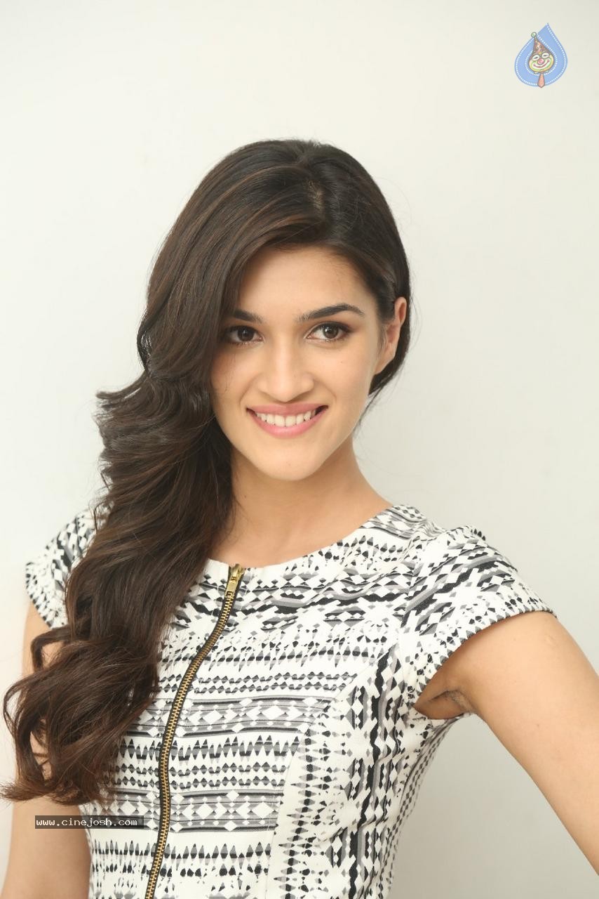 Kriti Sanon Latest Photos - 49 / 63 photos