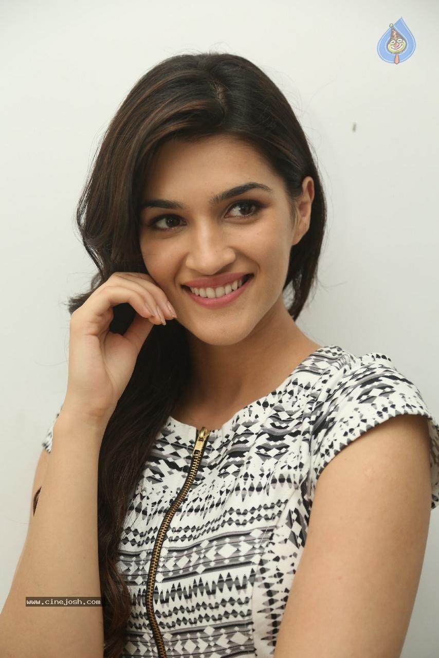 Kriti Sanon Latest Photos - 56 / 63 photos