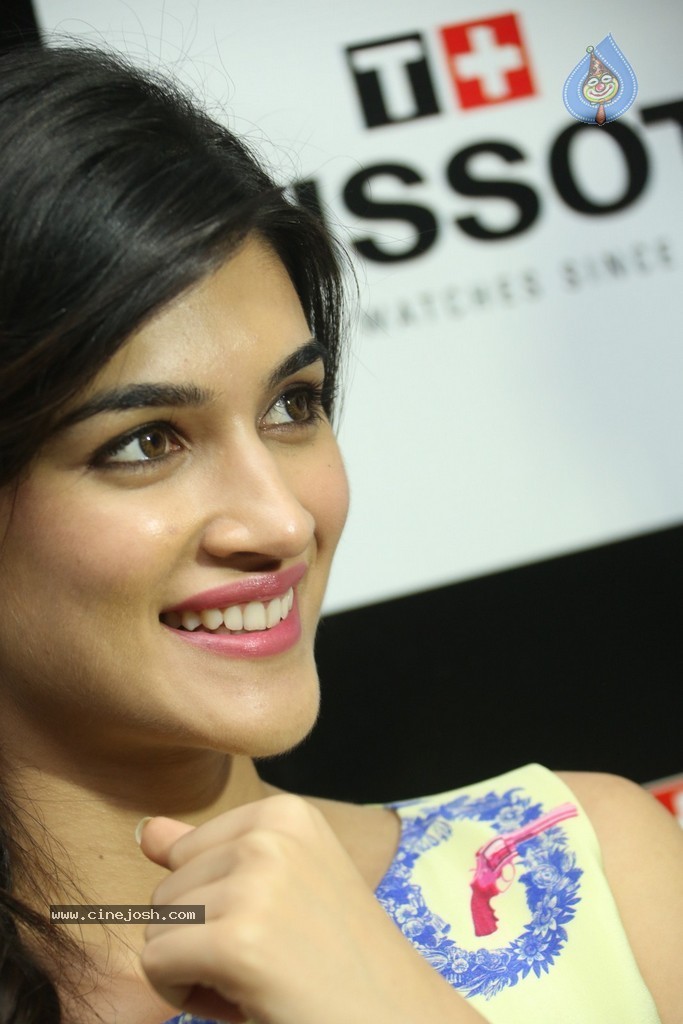 Kriti Sanon Latest Stills - 26 / 152 photos