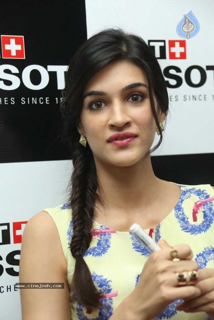Kriti Sanon Latest Stills - 27 / 152 photos