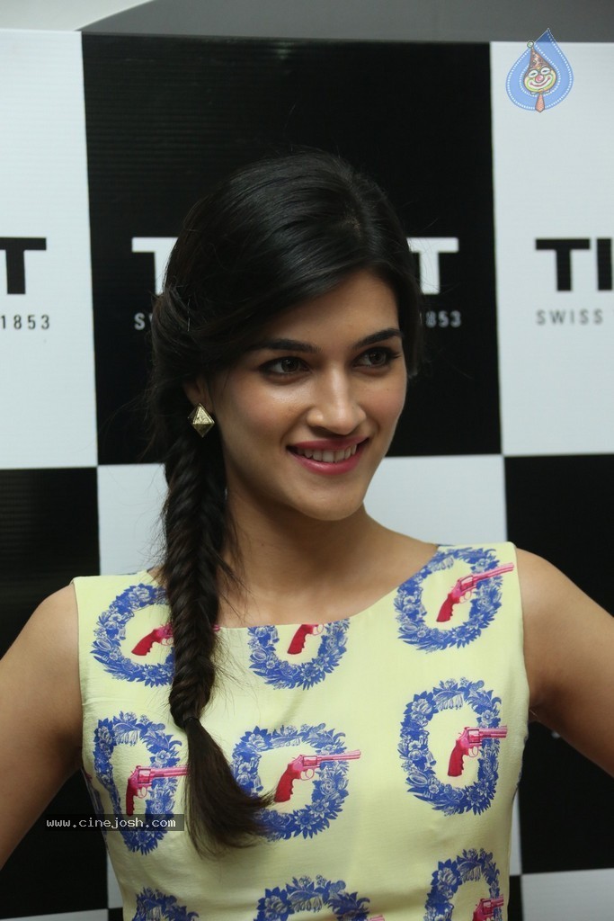 Kriti Sanon Latest Stills - 37 / 152 photos