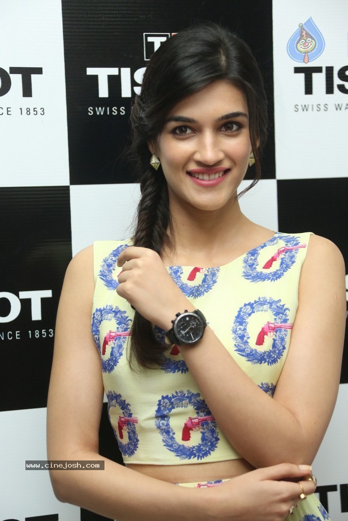 Kriti Sanon Latest Stills - 134 / 152 photos