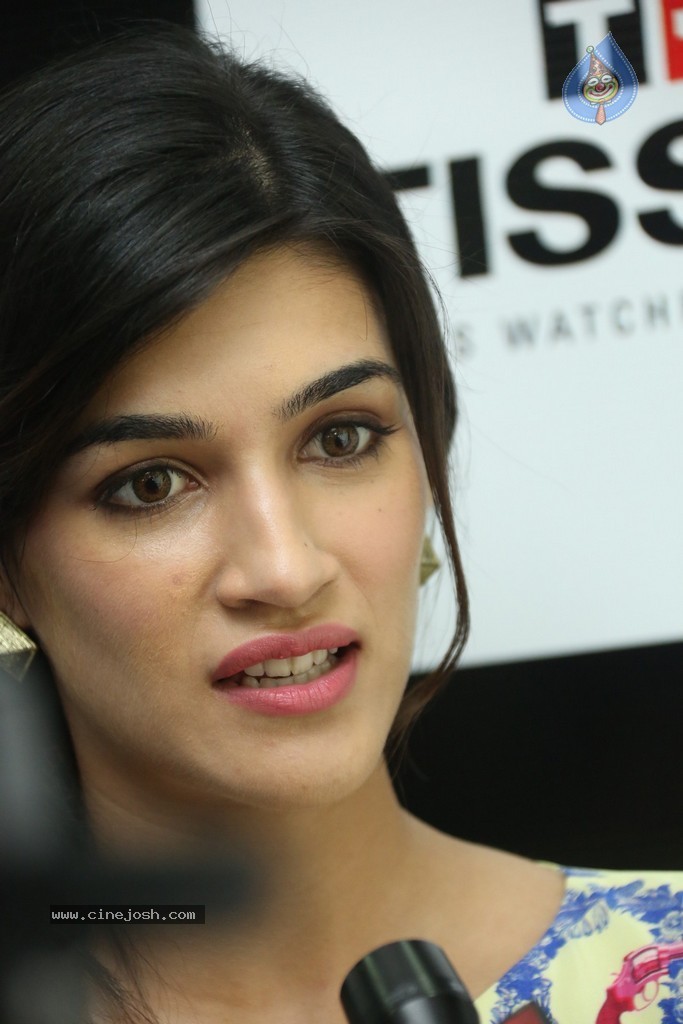 Kriti Sanon Latest Stills - 144 / 152 photos