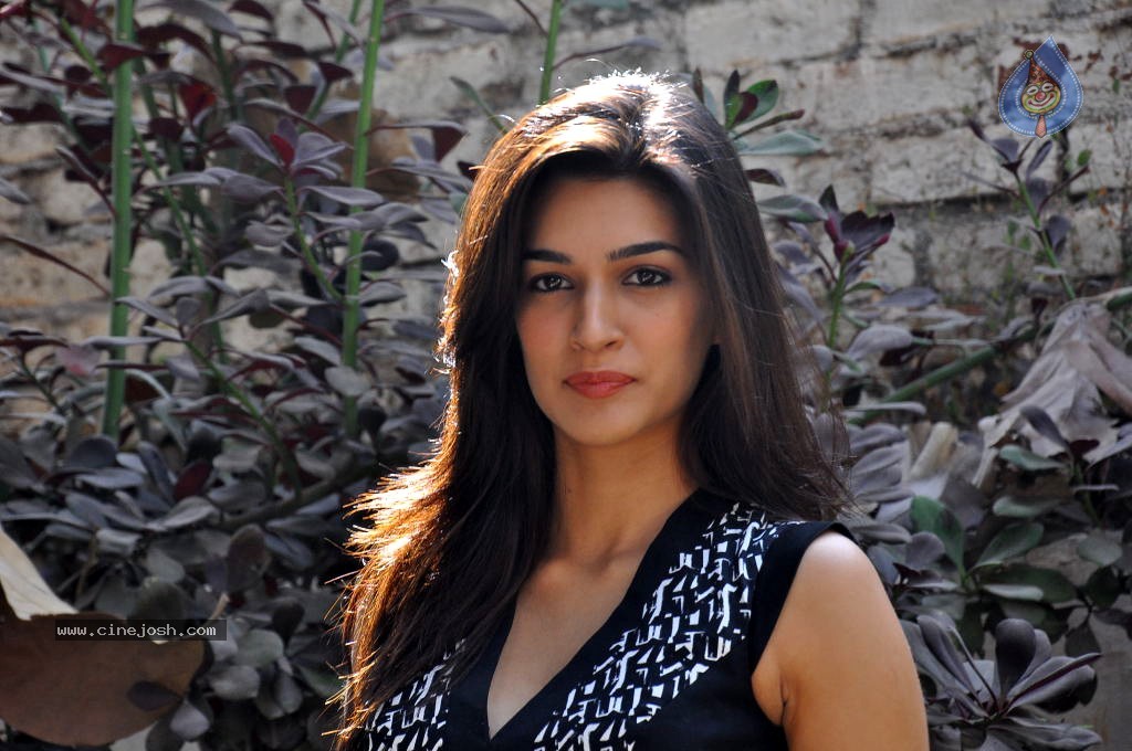 Kriti Sanon Latest Stills - 123 / 169 photos