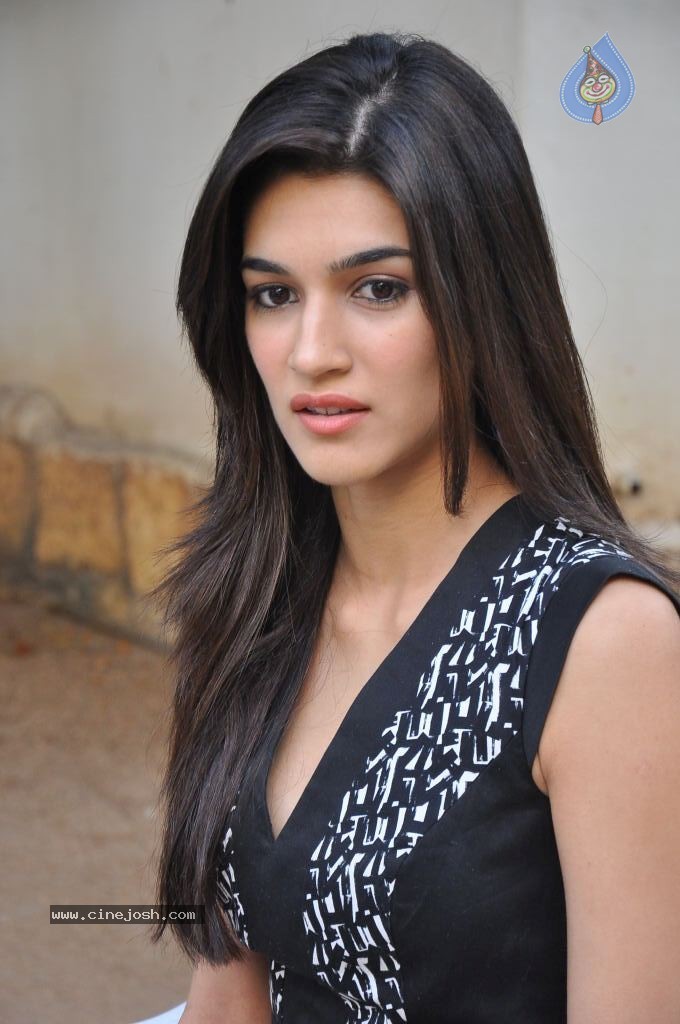 Kriti Sanon Latest Stills - 125 / 169 photos