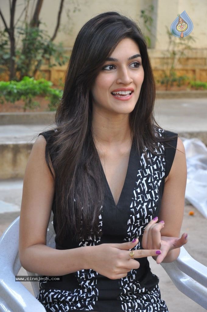 Kriti Sanon Latest Stills - 147 / 169 photos