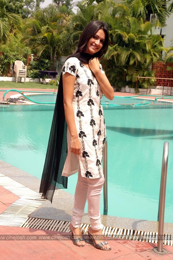 Kriti Kharbanda - 8 / 52 photos