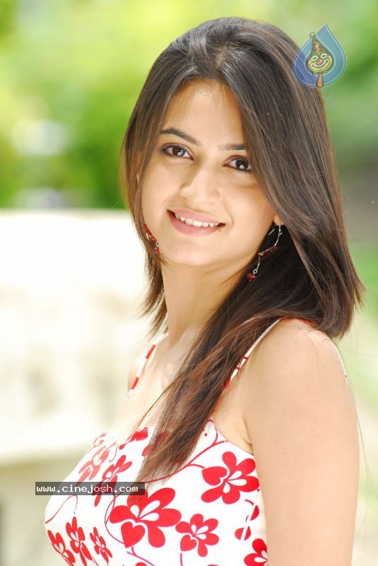 Kruthi Kharbandha Stills - 37 / 39 photos