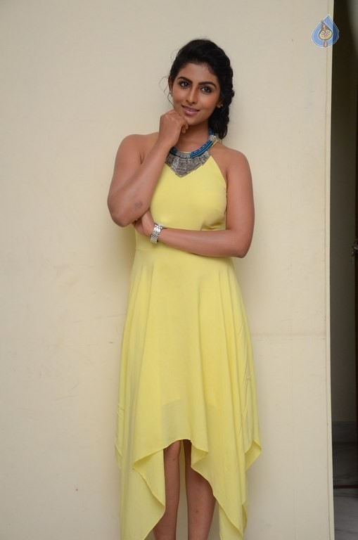 Kruthika Jayakumar Latest Pics - 24 / 42 photos