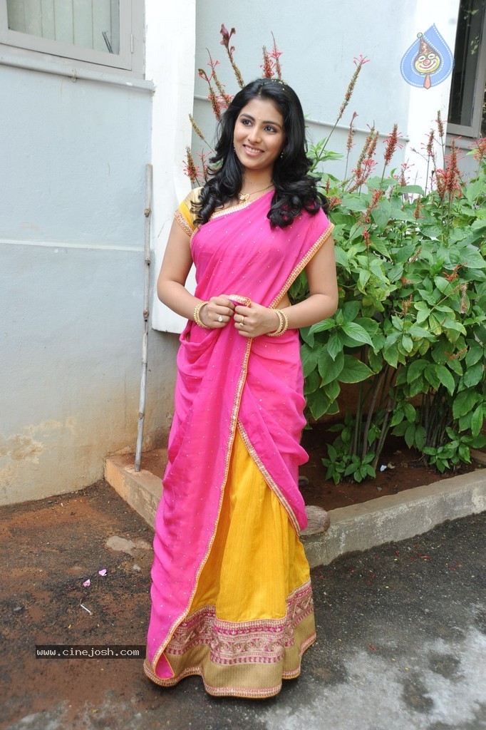 Kruthika Jayakumar New Stills - 6 / 71 photos