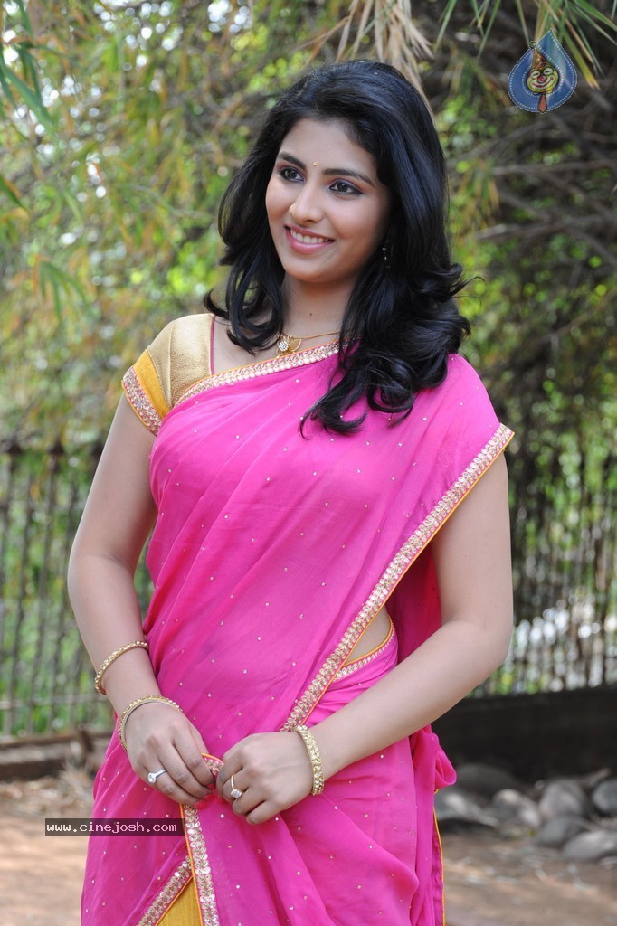 Kruthika Jayakumar New Stills - 45 / 71 photos