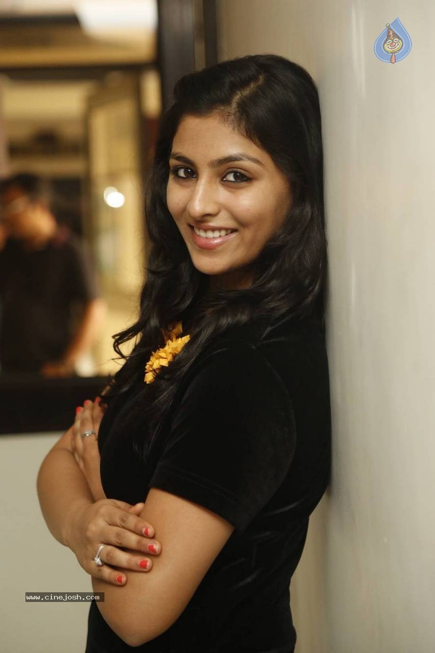 Kruthika Jayakumar Photos - 14 / 45 photos