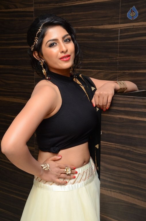 Kruthika Latest Photos - 23 / 40 photos