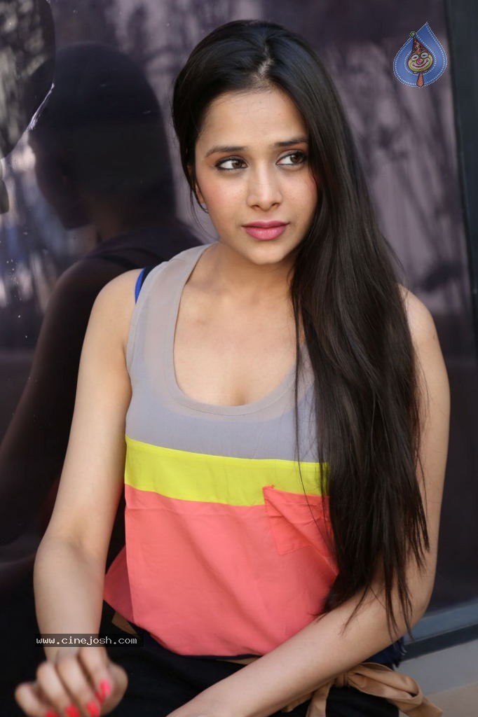Krutika Singhaal Latest Photos - 14 / 78 photos