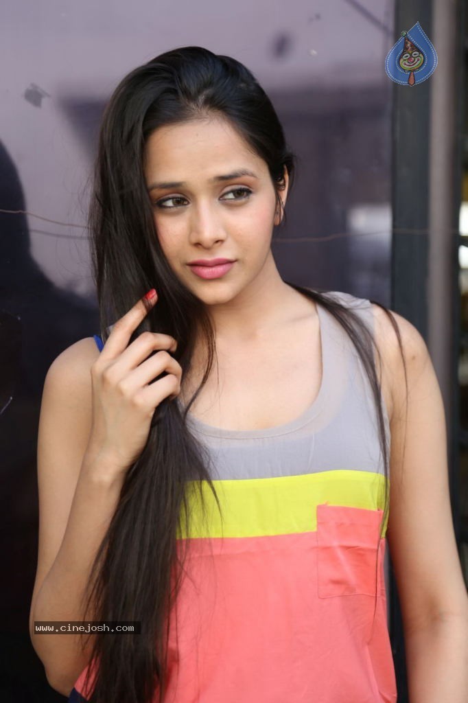 Krutika Singhaal Latest Photos - 26 / 78 photos