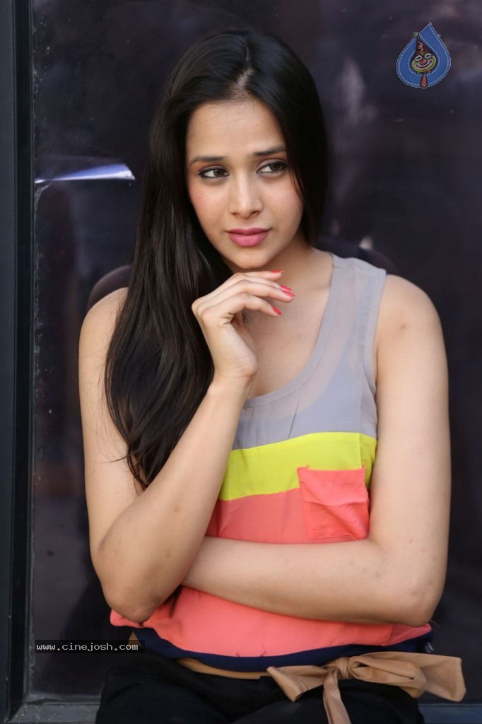 Krutika Singhaal Latest Photos - 49 / 78 photos