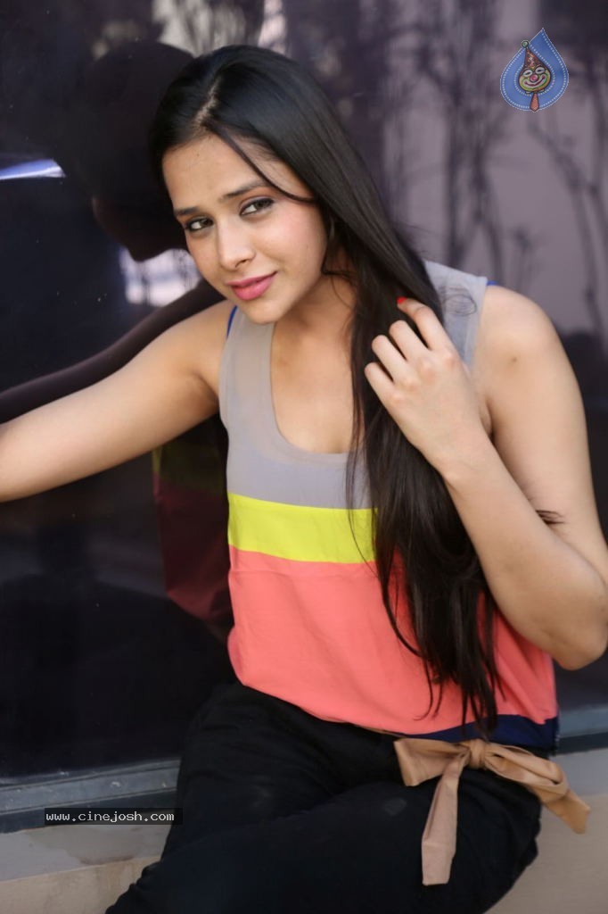 Krutika Singhaal Latest Photos - 64 / 78 photos