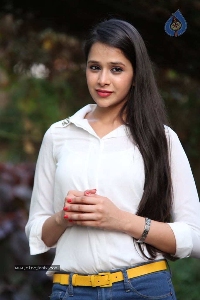 Krutika Singhaal New Gallery - 31 / 85 photos