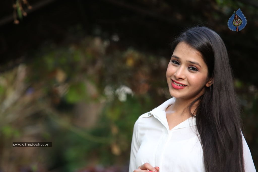 Krutika Singhaal New Gallery - 33 / 85 photos