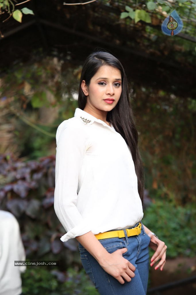 Krutika Singhaal New Gallery - 36 / 85 photos