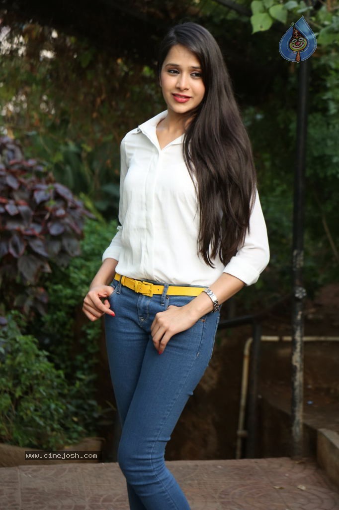 Krutika Singhaal New Gallery - 37 / 85 photos