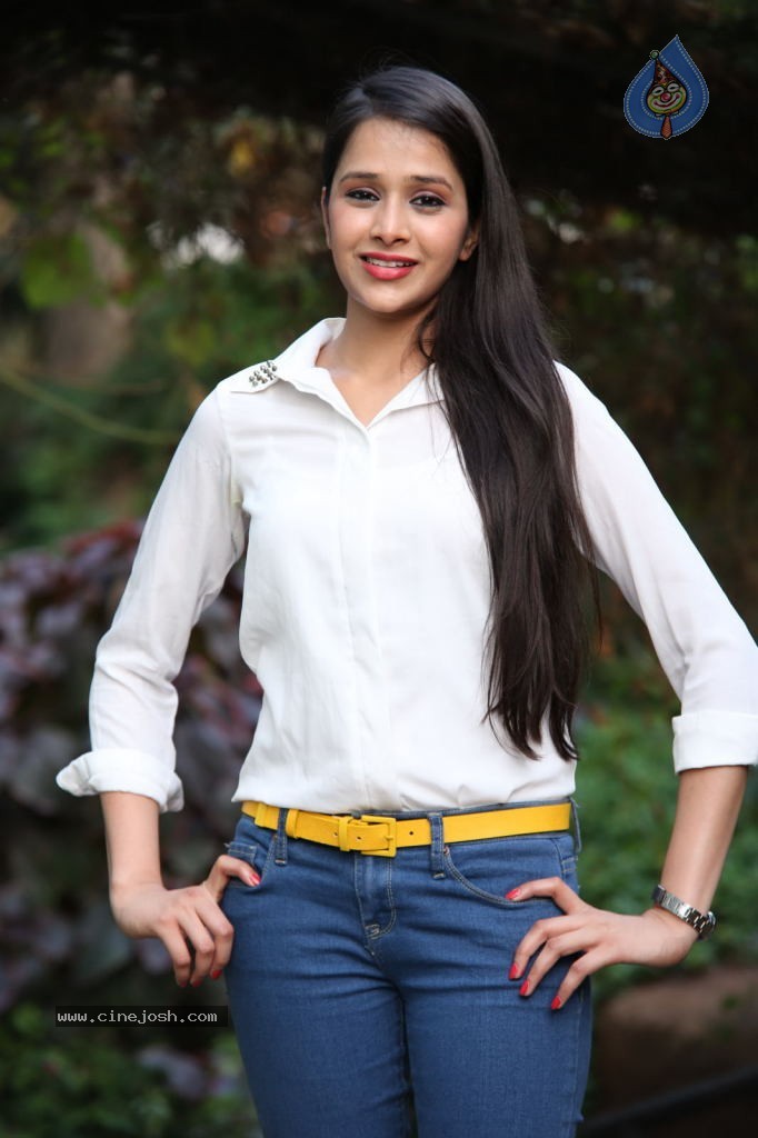 Krutika Singhaal New Gallery - 40 / 85 photos