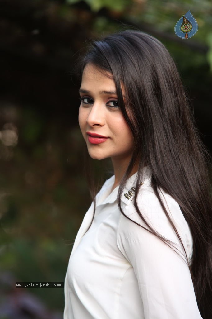 Krutika Singhaal New Gallery - 41 / 85 photos