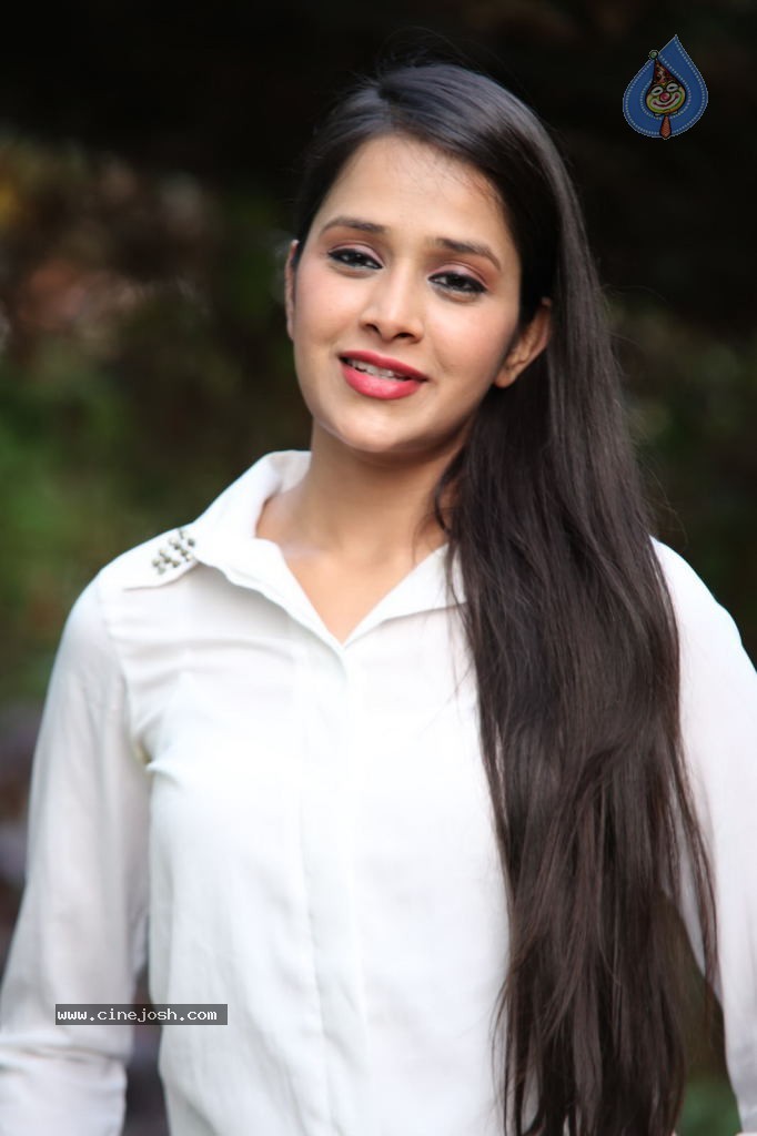 Krutika Singhaal New Gallery - 42 / 85 photos