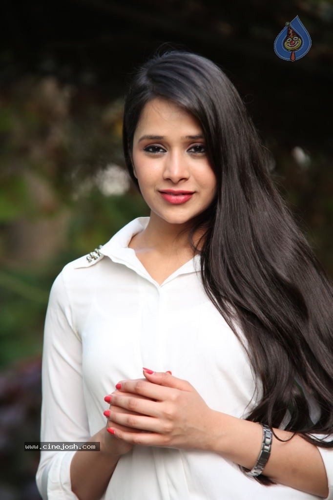 Krutika Singhaal New Gallery - 44 / 85 photos