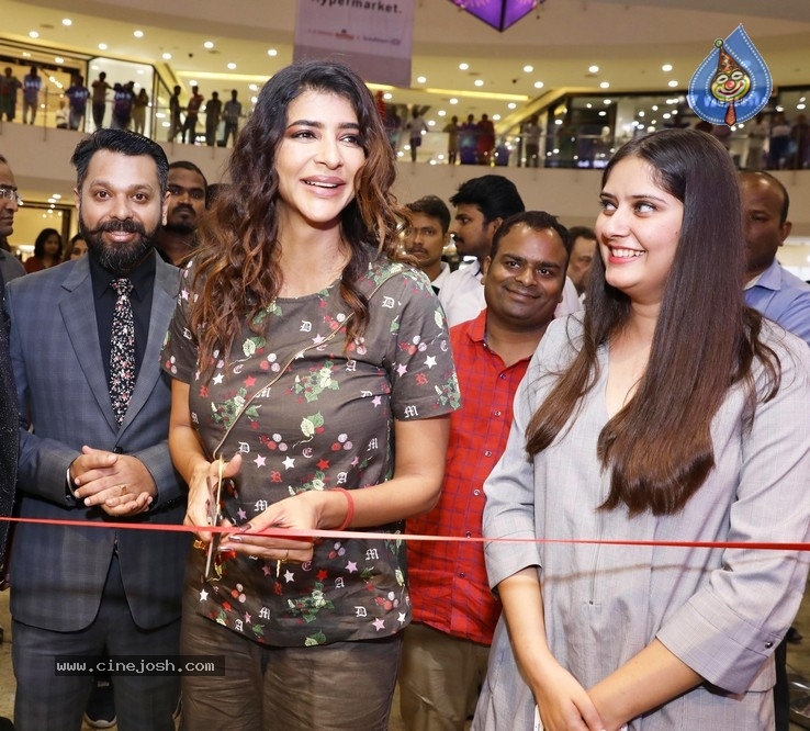 Lakshmi Manchu at Forum Sujana Mall - 2 / 3 photos