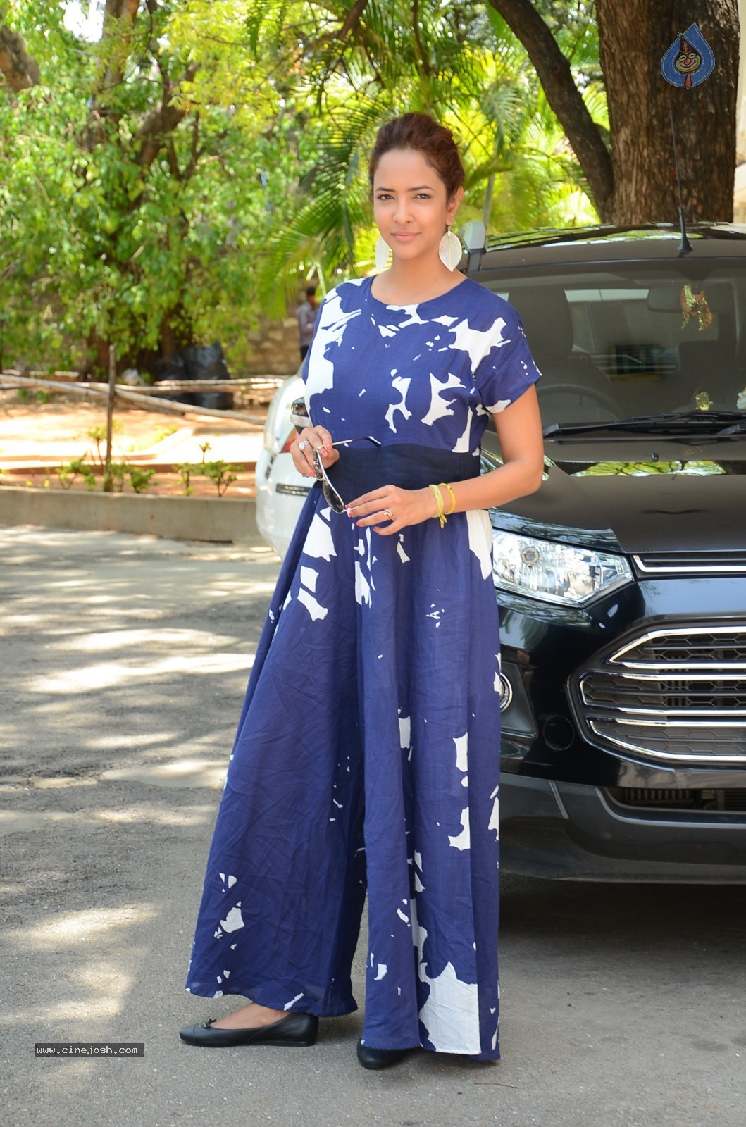 Lakshmi Manchu New Gallery - 33 / 40 photos