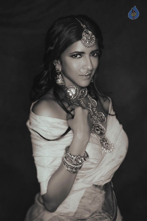 Lakshmi Manchu New Photo Shoot - 8 / 12 photos