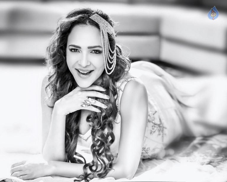 Lakshmi Manchu New Photos - 7 / 11 photos