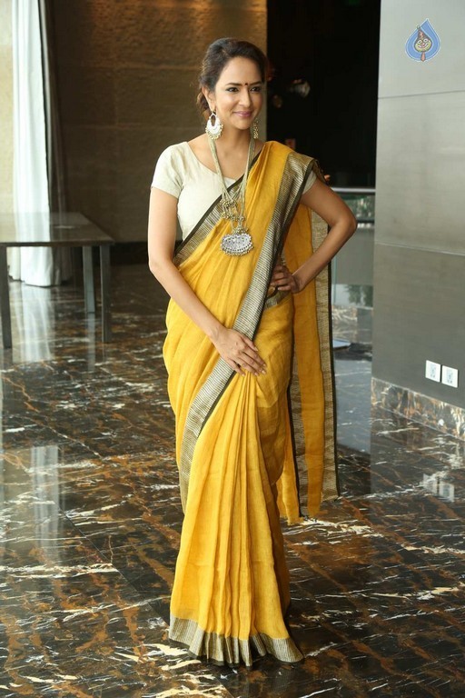 Lakshmi Manchu New Pics - 9 / 18 photos