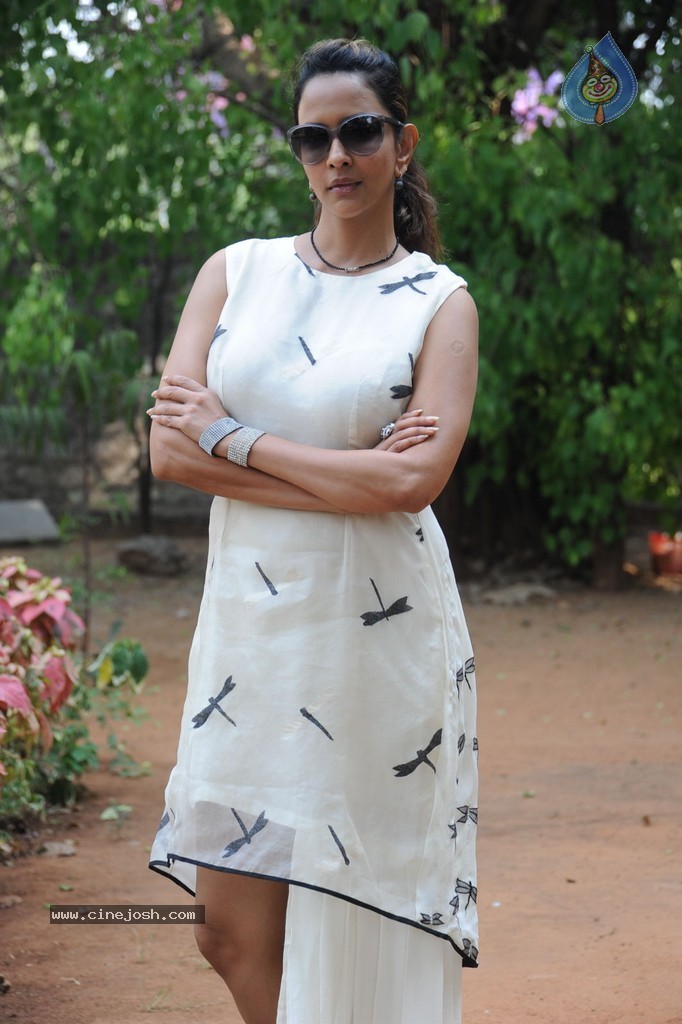 Lakshmi Manchu New Stills - 13 / 82 photos