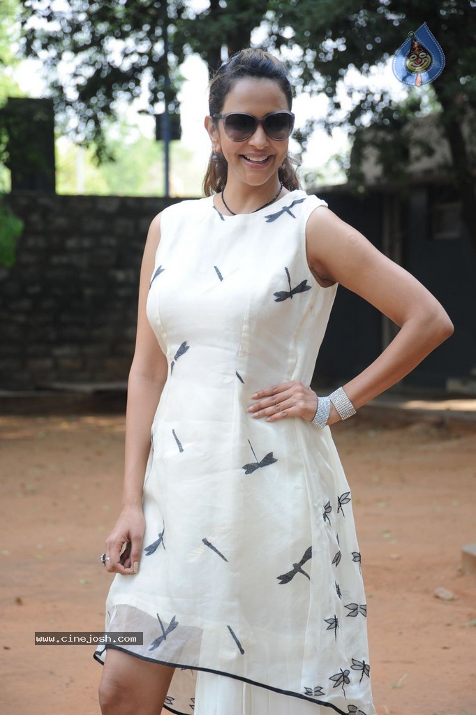 Lakshmi Manchu New Stills - 17 / 82 photos