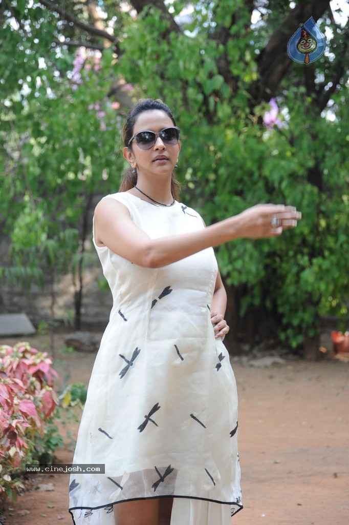 Lakshmi Manchu New Stills - 25 / 82 photos