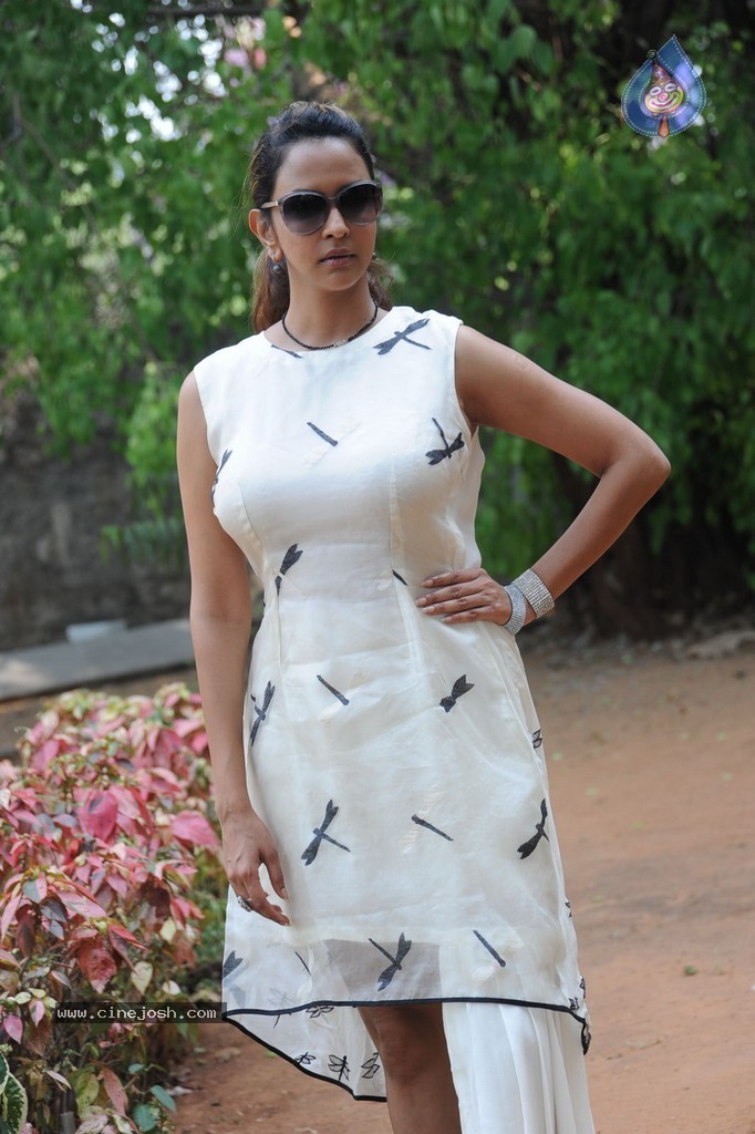 Lakshmi Manchu New Stills - 35 / 82 photos
