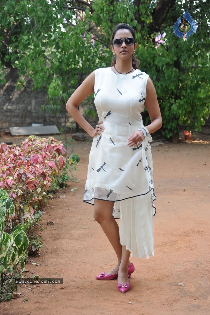 Lakshmi Manchu New Stills - 69 / 82 photos