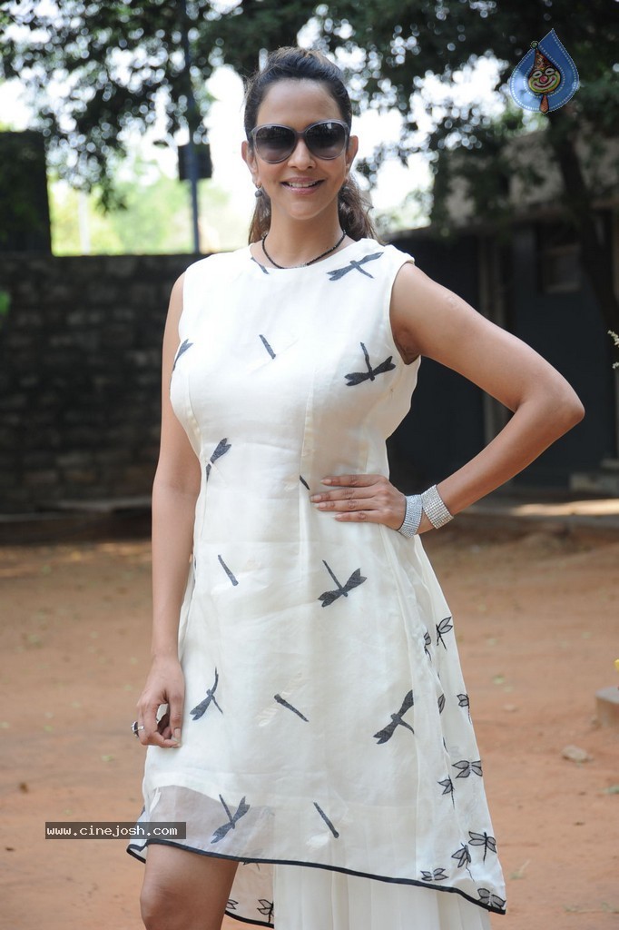 Lakshmi Manchu New Stills - 72 / 82 photos