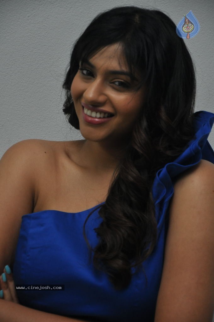 Lakshmi Nair Hot Stills - 49 / 102 photos