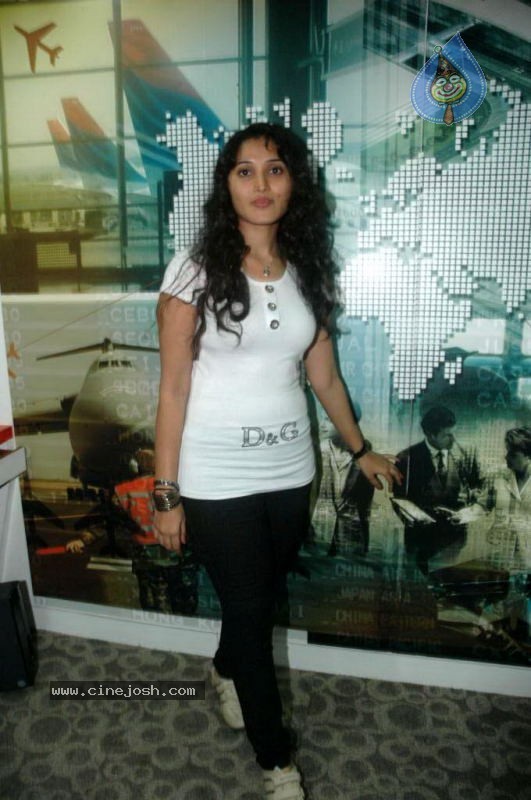 Lalithya New Stills - 29 / 45 photos