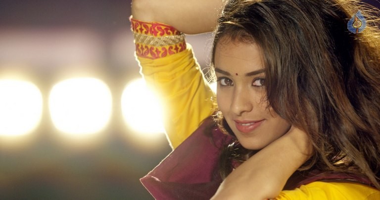 Latha Hegde in Tuntari - 4 / 18 photos