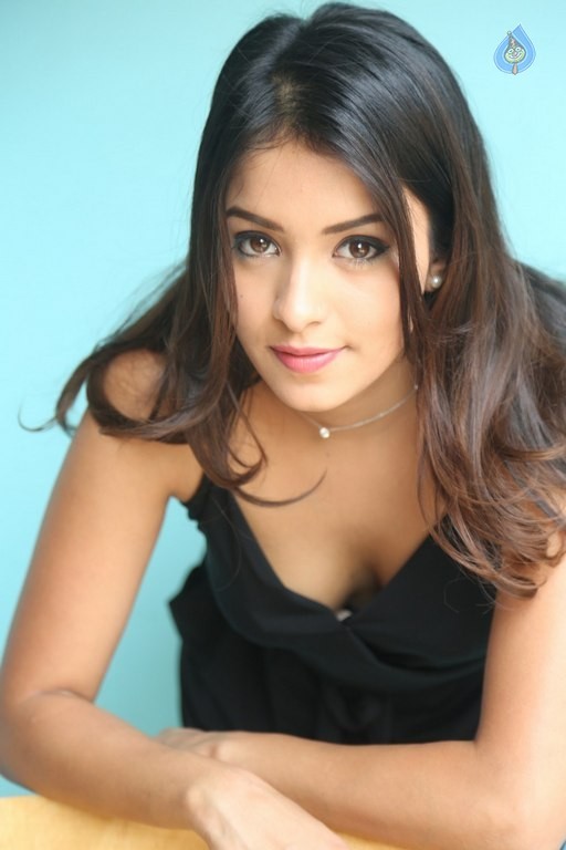 Latha Hegde New Photos - 26 / 62 photos